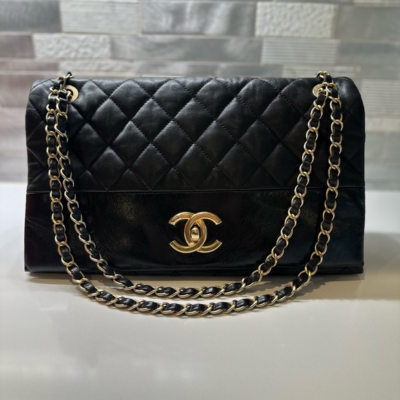 Chanel medium size lamb skin bag 12x7. - Picture 1 of 15